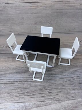 IDEAL DOLLHOUSE FURNITURE Table and 4 Chairs Vintage Plastic